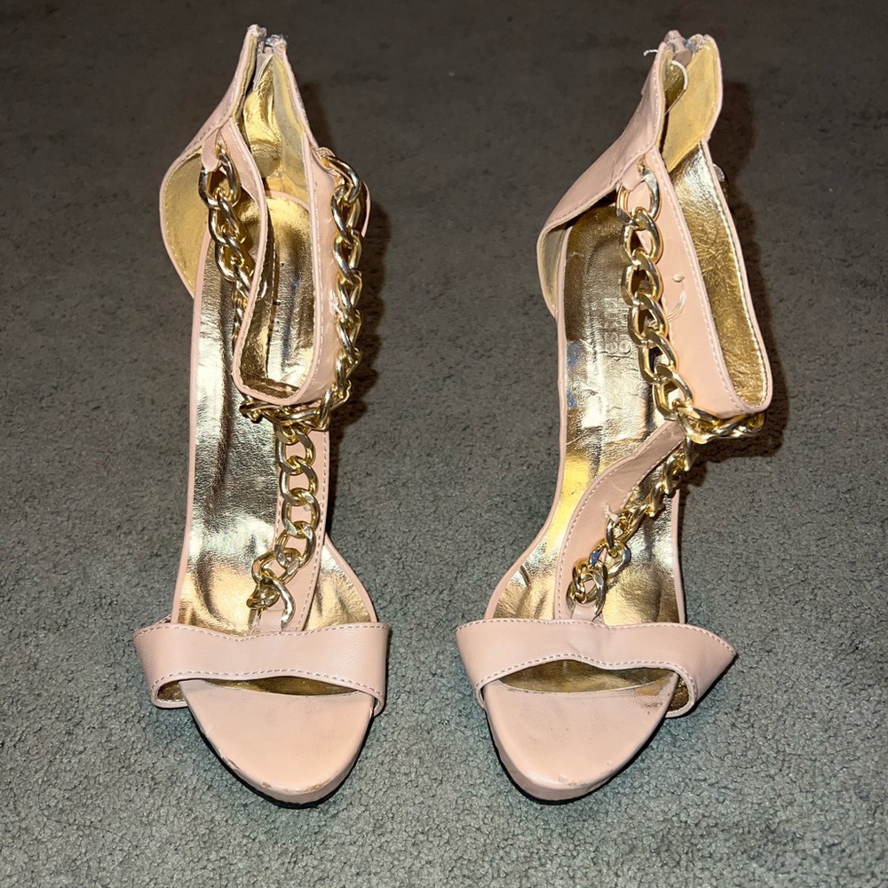 Chain heels